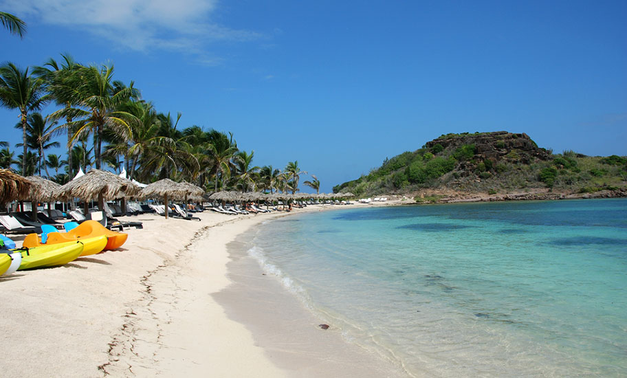 St. Barth Badeurlaub - Traumstrände zum Schnorcheln St. Barts Badeurlaub Kanu Schnorcheln Strand Paradies