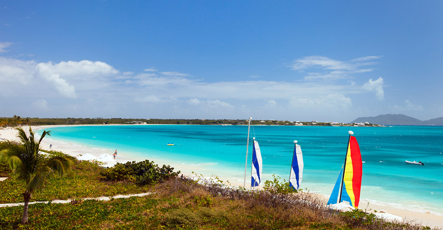 Anguilla Hochzeitsreisen Strand Spaziergang