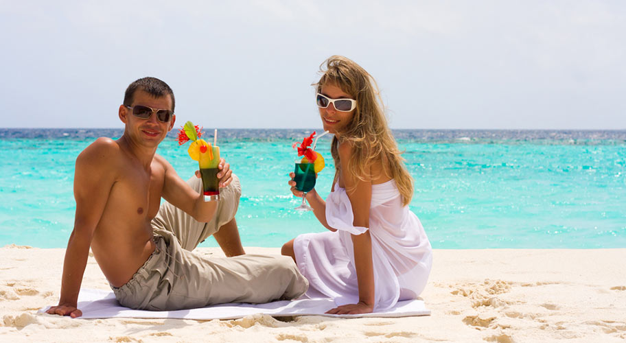 Dominikanische Republik Honeymoon Strand Paar Cocktail